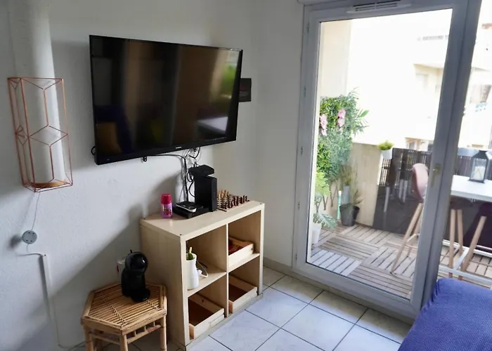 T2 Lumineux Et Piscine Apartman